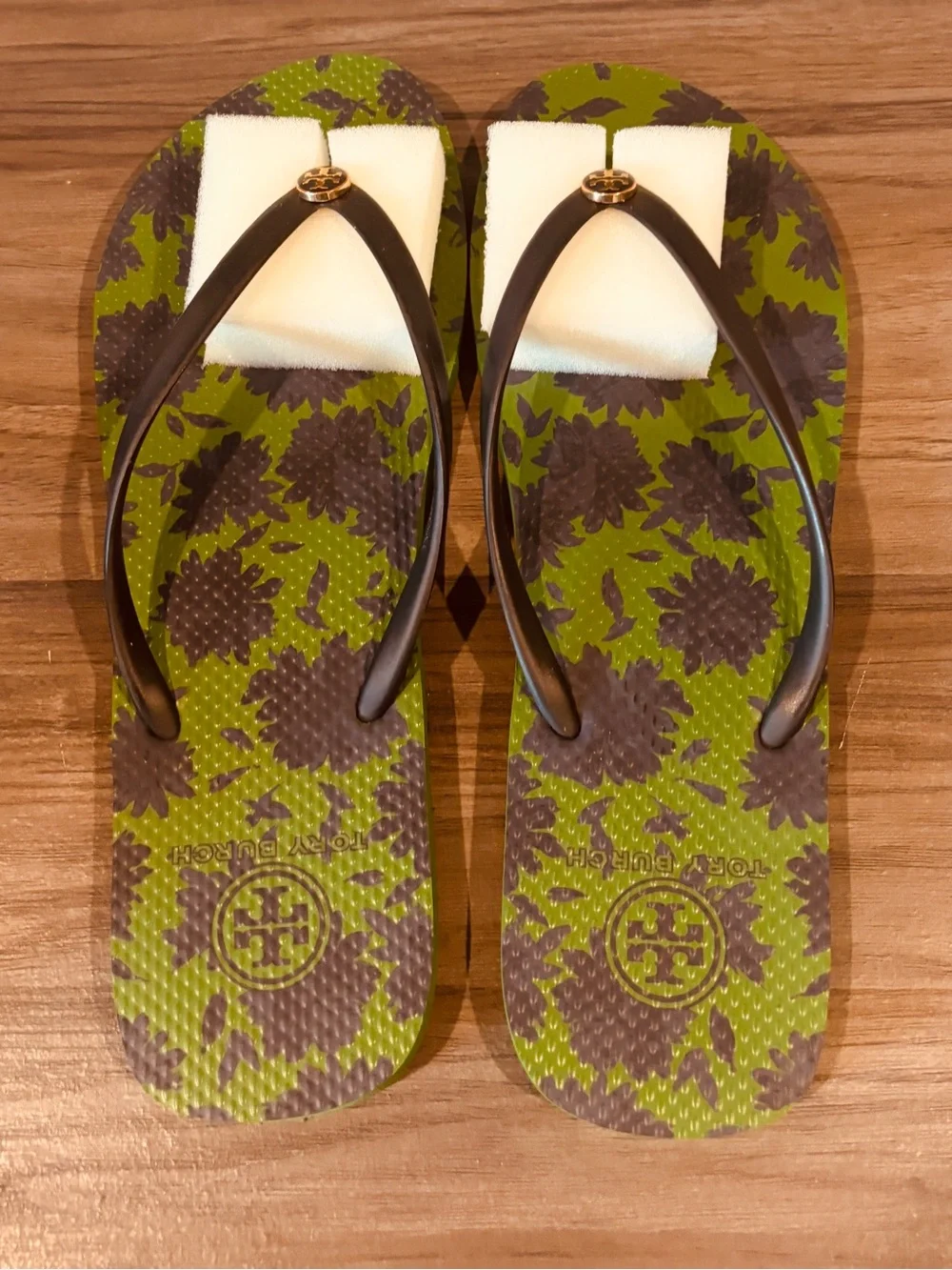 Tory Burch Green Navy Floral Flip Flops Navy Straps Gold Logo Summer Spring Chic